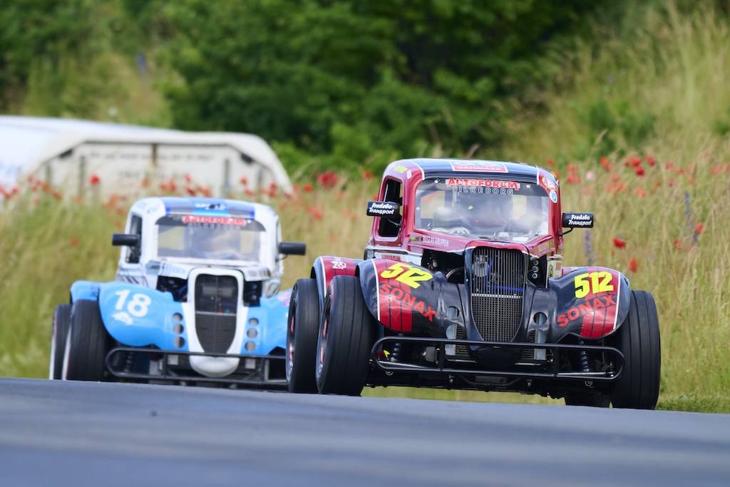 Duellen i Grand Prix Tours Legend Car Cuppen står mellem Kevin Verner og Joachim Lee Holmstoel.
(Foto: Grippo)